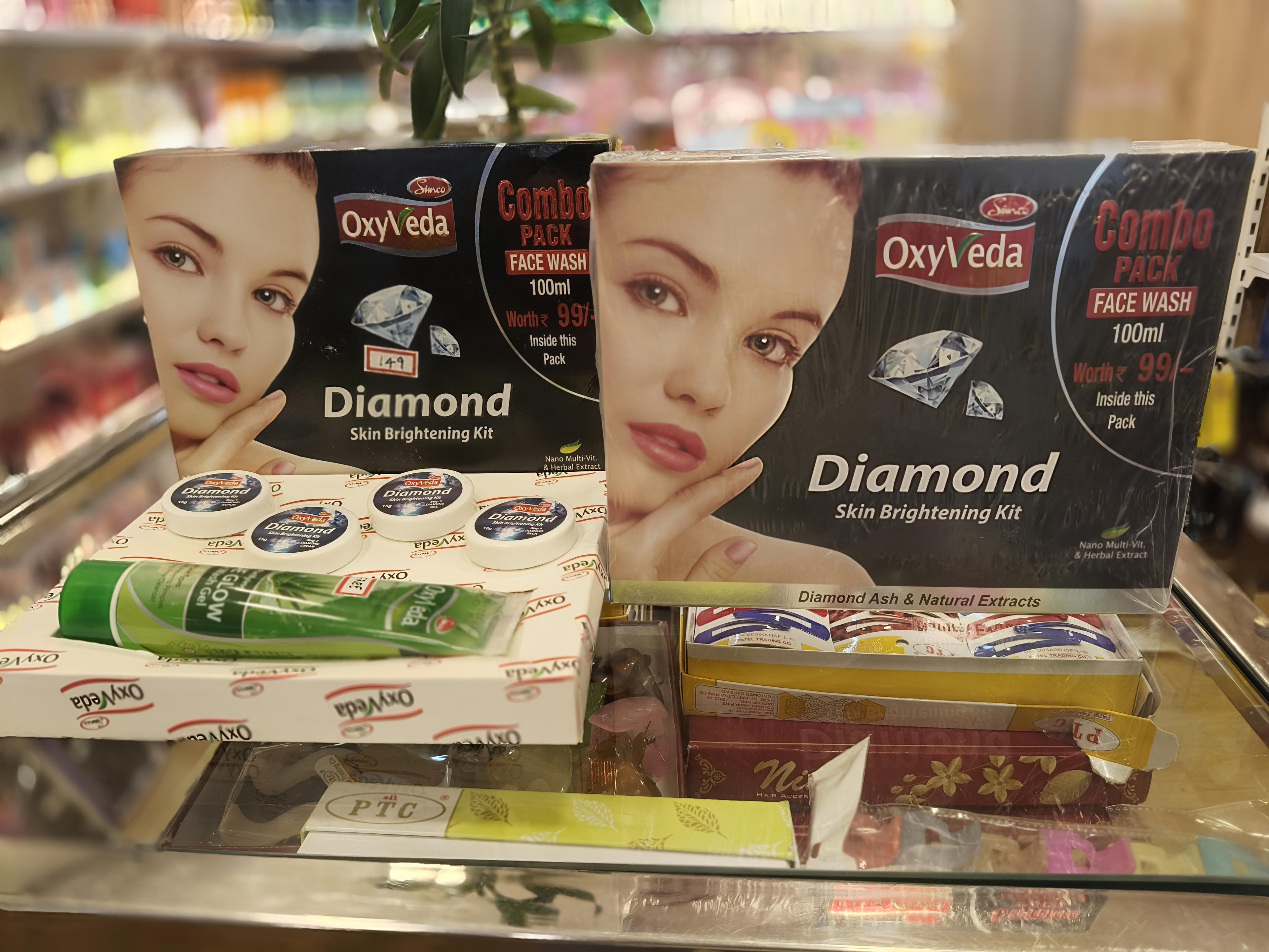 Simco Oxyveda Diamond Skin Brightening facial kit - Free Face Wash